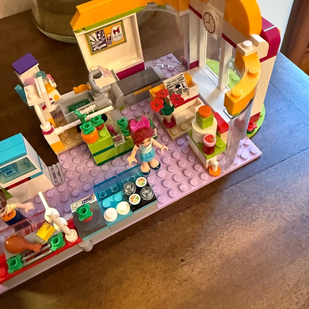 Retired LEGO® 41118 Friends Heartlake Supermarket - Picture 4 of 6